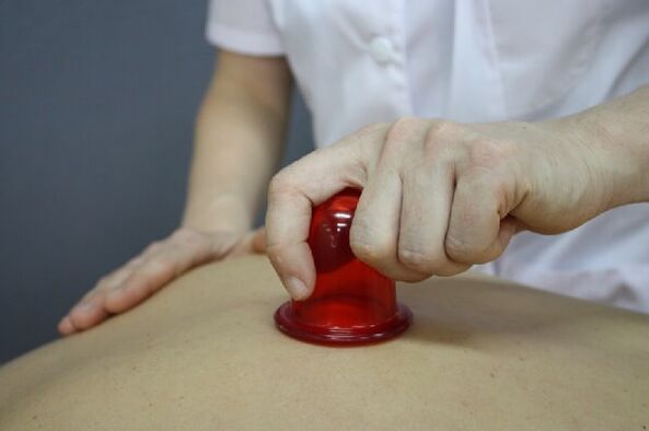 masaż bańkami na osteochondrozę kręgosłupa