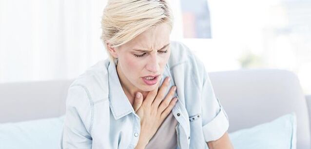 W przypadku zapalenia opłucnej, patologii serca i neuralgii międzyżebrowej bólowi pod lewym łopatką może towarzyszyć ciężka duszność